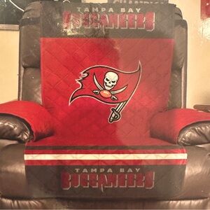 NWT Tampa Bay Buccaneers Lazy Boy Recliner protector red Cover